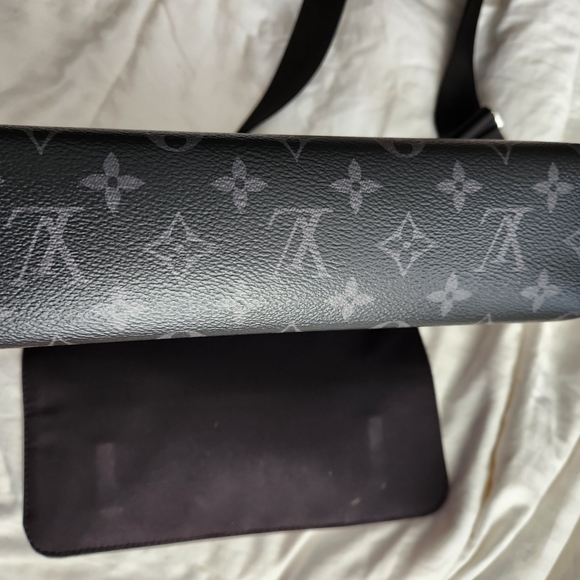 LOUIS VUITTON DISTRICT PM. - Picture 10 of 13